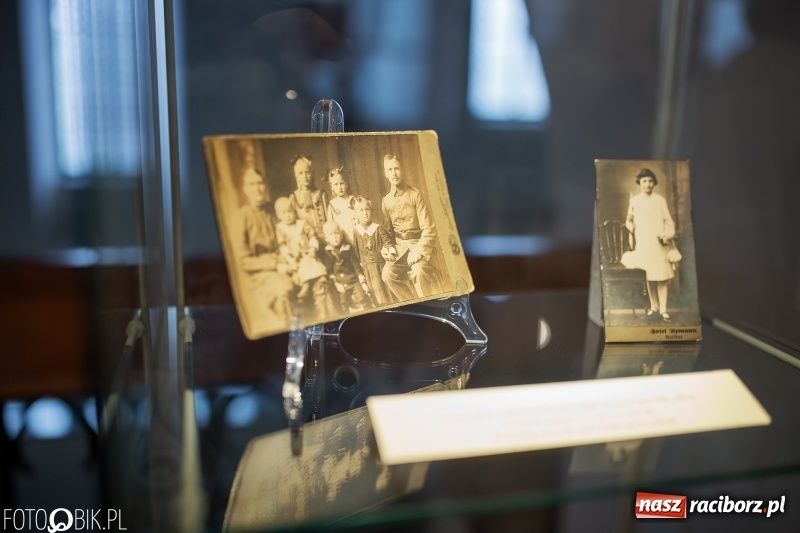 Zdjęcie w galerii na portalu naszraciborz.pl: Noc w raciborskim Muzeum ze starą fotografią wiadomości z regionu