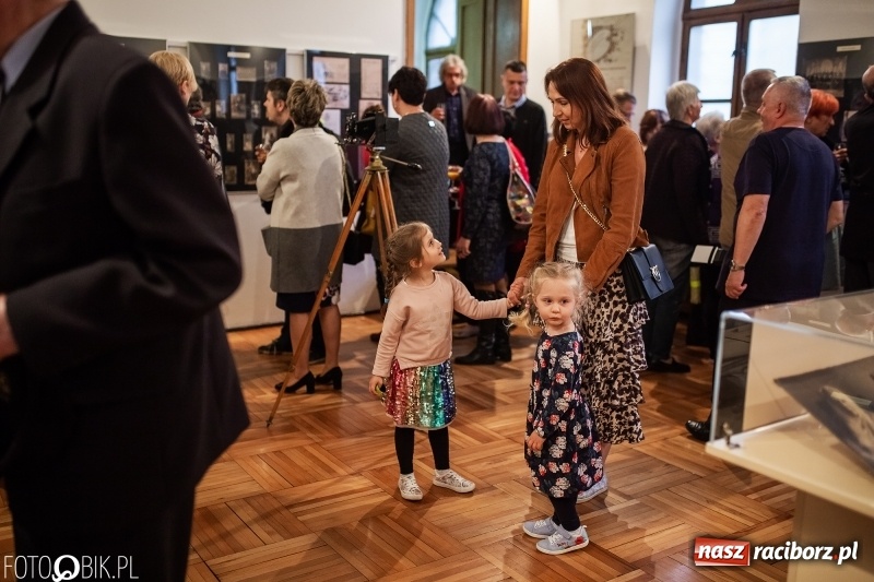 Zdjęcie w galerii na portalu naszraciborz.pl: Noc w raciborskim Muzeum ze starą fotografią wiadomości z regionu