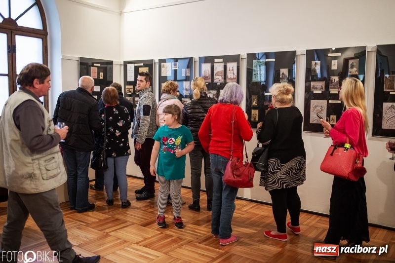 Zdjęcie w galerii na portalu naszraciborz.pl: Noc w raciborskim Muzeum ze starą fotografią wiadomości z regionu