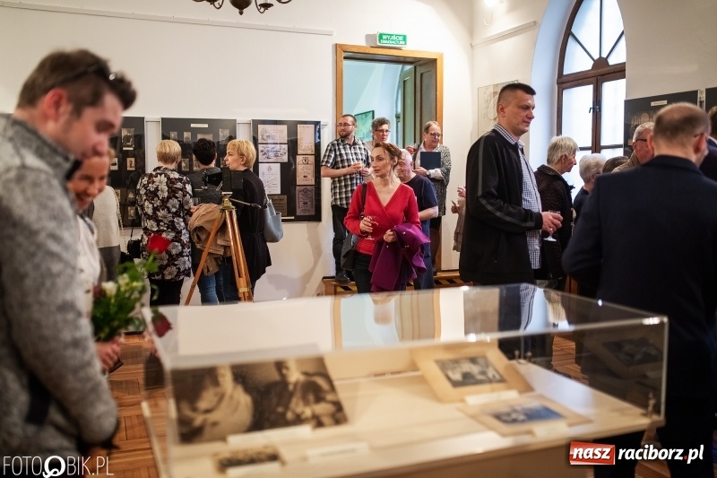 Zdjęcie w galerii na portalu naszraciborz.pl: Noc w raciborskim Muzeum ze starą fotografią wiadomości z regionu