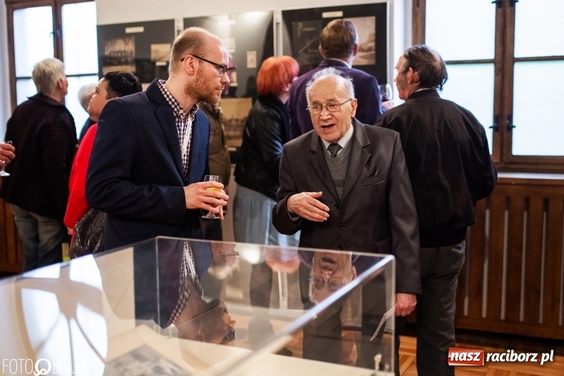 Zdjęcie w galerii na portalu naszraciborz.pl: Noc w raciborskim Muzeum ze starą fotografią wiadomości z regionu