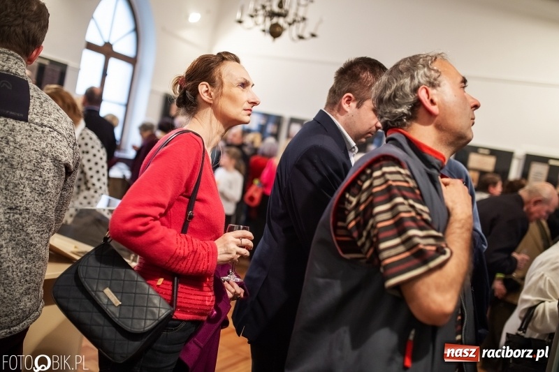 Zdjęcie w galerii na portalu naszraciborz.pl: Noc w raciborskim Muzeum ze starą fotografią wiadomości z regionu