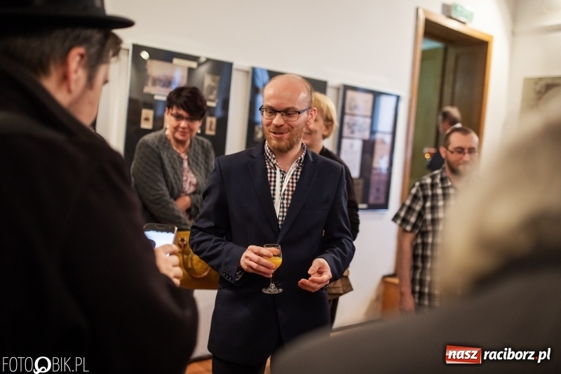 Zdjęcie w galerii na portalu naszraciborz.pl: Noc w raciborskim Muzeum ze starą fotografią wiadomości z regionu