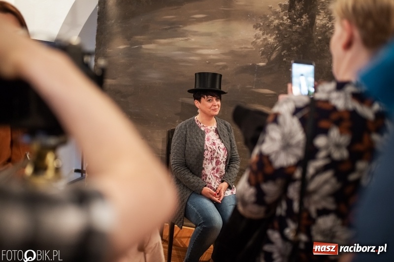 Zdjęcie w galerii na portalu naszraciborz.pl: Noc w raciborskim Muzeum ze starą fotografią wiadomości z regionu