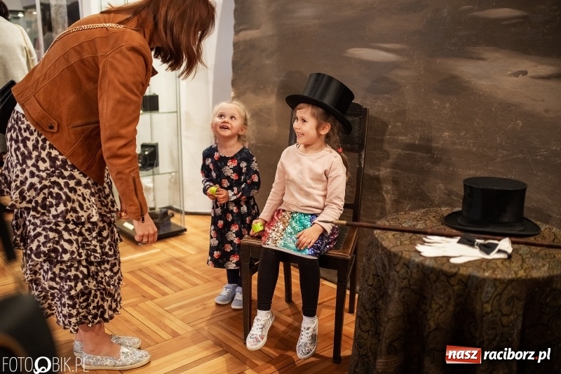 Zdjęcie w galerii na portalu naszraciborz.pl: Noc w raciborskim Muzeum ze starą fotografią wiadomości z regionu