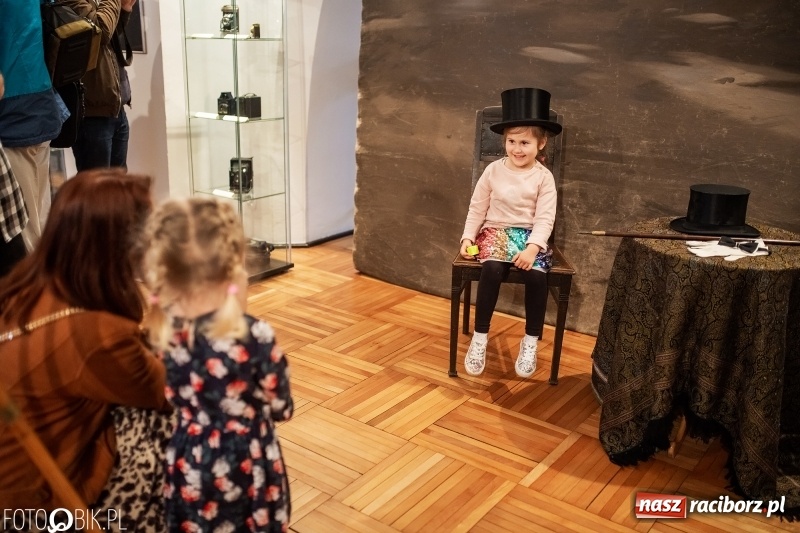 Zdjęcie w galerii na portalu naszraciborz.pl: Noc w raciborskim Muzeum ze starą fotografią wiadomości z regionu