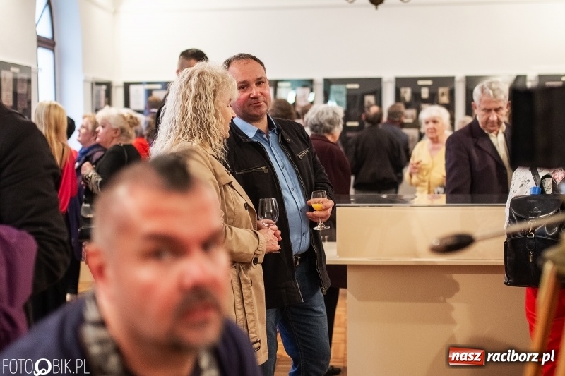 Zdjęcie w galerii na portalu naszraciborz.pl: Noc w raciborskim Muzeum ze starą fotografią wiadomości z regionu