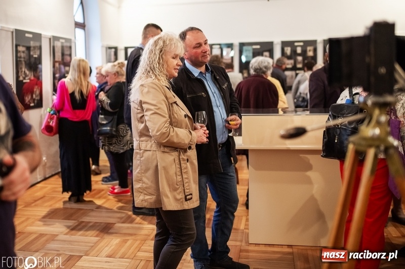 Zdjęcie w galerii na portalu naszraciborz.pl: Noc w raciborskim Muzeum ze starą fotografią wiadomości z regionu