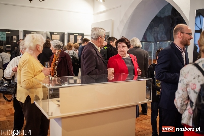 Zdjęcie w galerii na portalu naszraciborz.pl: Noc w raciborskim Muzeum ze starą fotografią wiadomości z regionu