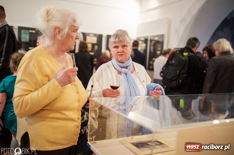 Zdjęcie w galerii na portalu naszraciborz.pl: Noc w raciborskim Muzeum ze starą fotografią wiadomości z regionu