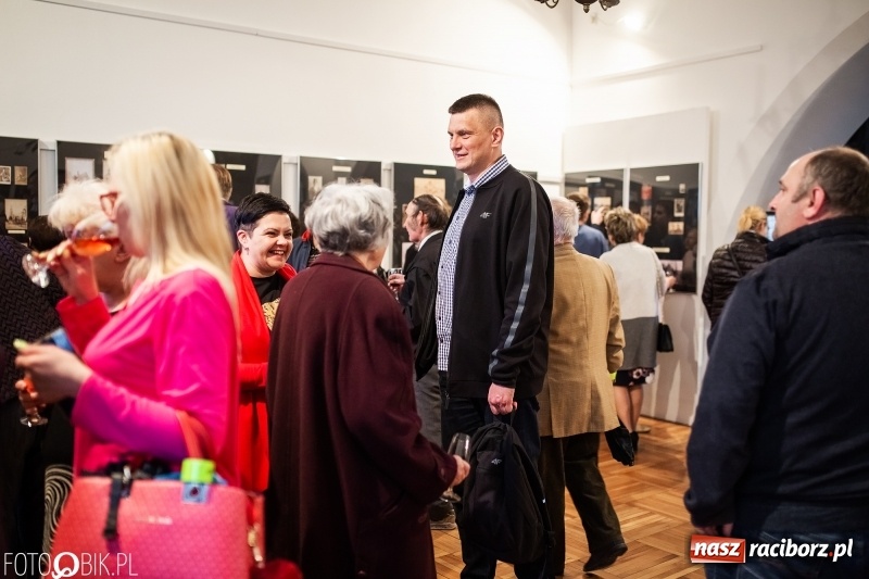 Zdjęcie w galerii na portalu naszraciborz.pl: Noc w raciborskim Muzeum ze starą fotografią wiadomości z regionu