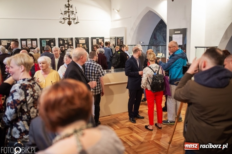 Zdjęcie w galerii na portalu naszraciborz.pl: Noc w raciborskim Muzeum ze starą fotografią wiadomości z regionu
