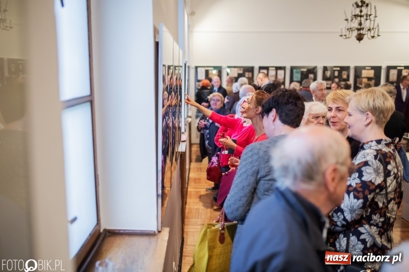 Zdjęcie w galerii na portalu naszraciborz.pl: Noc w raciborskim Muzeum ze starą fotografią wiadomości z regionu
