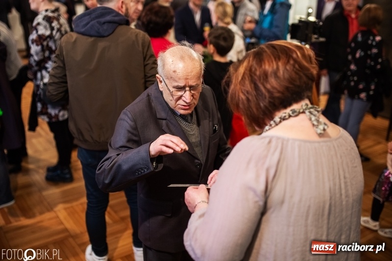 Zdjęcie w galerii na portalu naszraciborz.pl: Noc w raciborskim Muzeum ze starą fotografią wiadomości z regionu