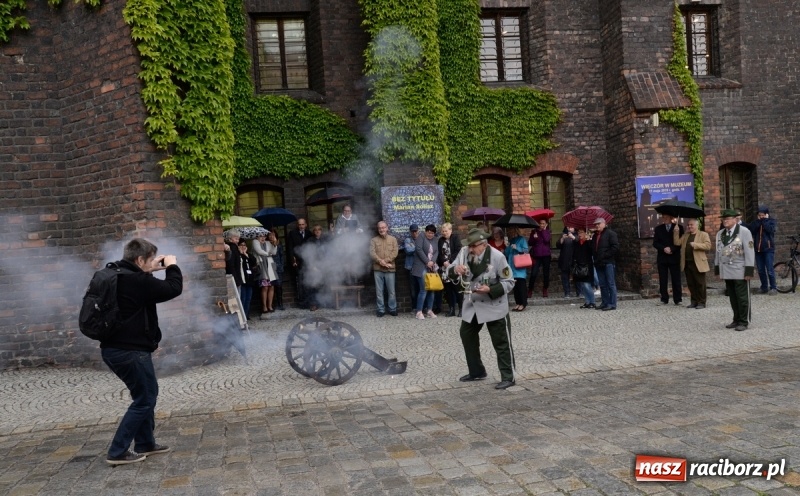 Zdjęcie w galerii na portalu naszraciborz.pl: Noc w raciborskim Muzeum ze starą fotografią wiadomości z regionu