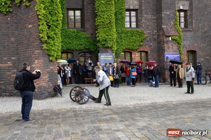 Zdjęcie w galerii na portalu naszraciborz.pl: Noc w raciborskim Muzeum ze starą fotografią wiadomości z regionu