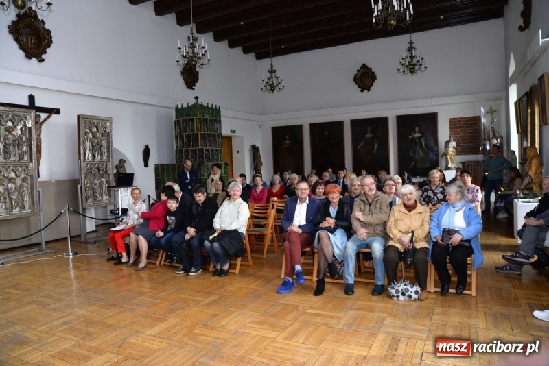 Zdjęcie w galerii na portalu naszraciborz.pl: Noc w raciborskim Muzeum ze starą fotografią wiadomości z regionu