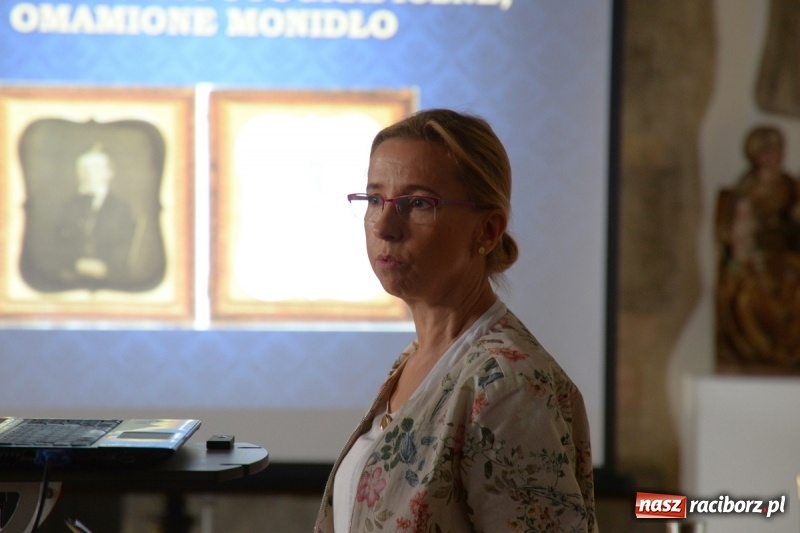 Zdjęcie w galerii na portalu naszraciborz.pl: Noc w raciborskim Muzeum ze starą fotografią wiadomości z regionu