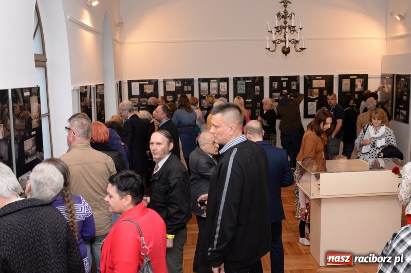 Zdjęcie w galerii na portalu naszraciborz.pl: Noc w raciborskim Muzeum ze starą fotografią wiadomości z regionu