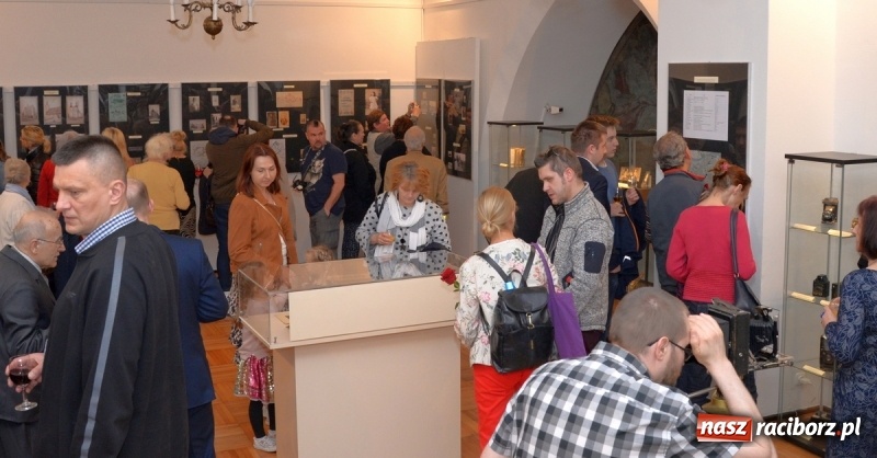 Zdjęcie w galerii na portalu naszraciborz.pl: Noc w raciborskim Muzeum ze starą fotografią wiadomości z regionu