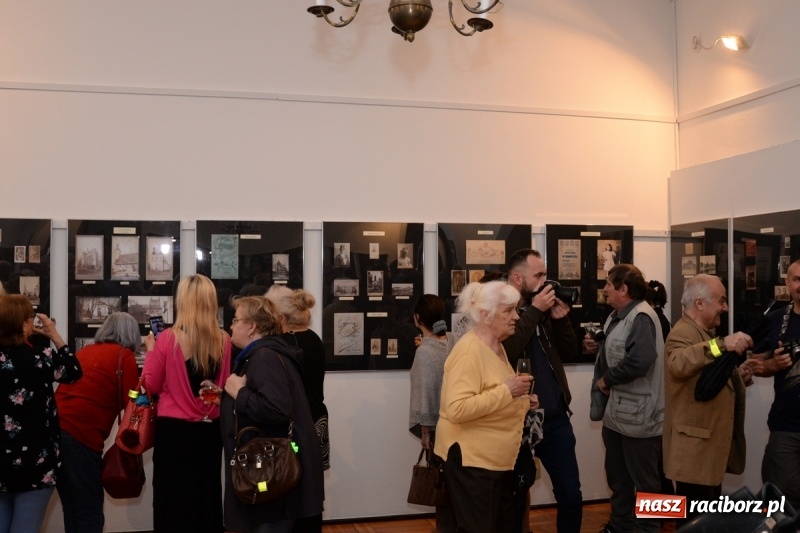 Zdjęcie w galerii na portalu naszraciborz.pl: Noc w raciborskim Muzeum ze starą fotografią wiadomości z regionu