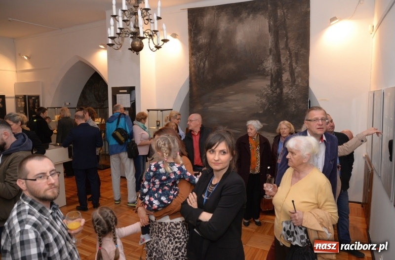 Zdjęcie w galerii na portalu naszraciborz.pl: Noc w raciborskim Muzeum ze starą fotografią wiadomości z regionu