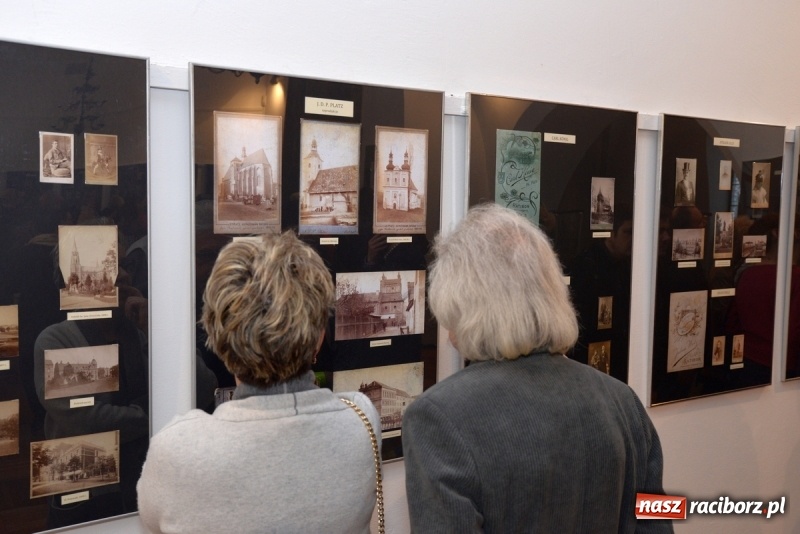 Zdjęcie w galerii na portalu naszraciborz.pl: Noc w raciborskim Muzeum ze starą fotografią wiadomości z regionu