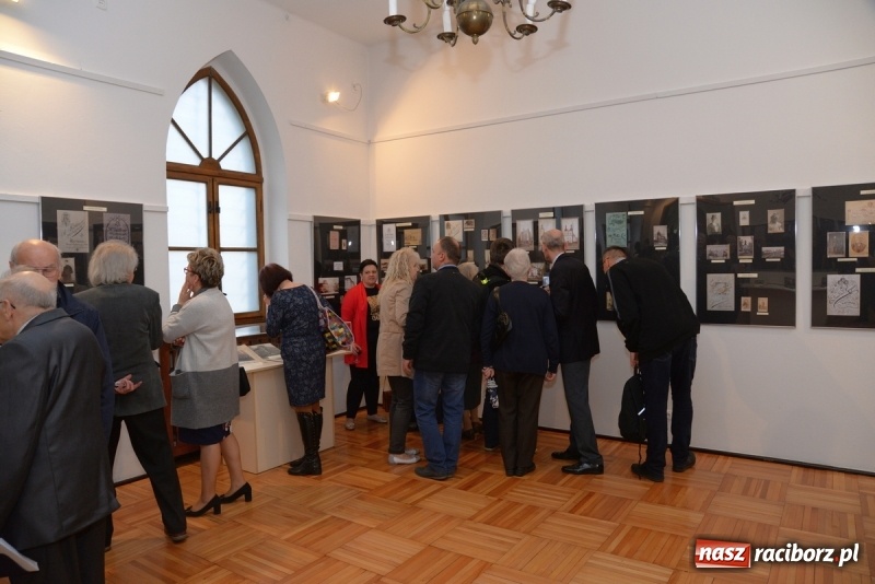 Zdjęcie w galerii na portalu naszraciborz.pl: Noc w raciborskim Muzeum ze starą fotografią wiadomości z regionu