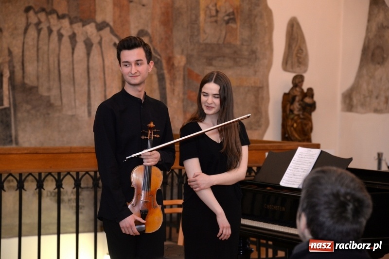 Zdjęcie w galerii na portalu naszraciborz.pl: Noc w raciborskim Muzeum ze starą fotografią wiadomości z regionu