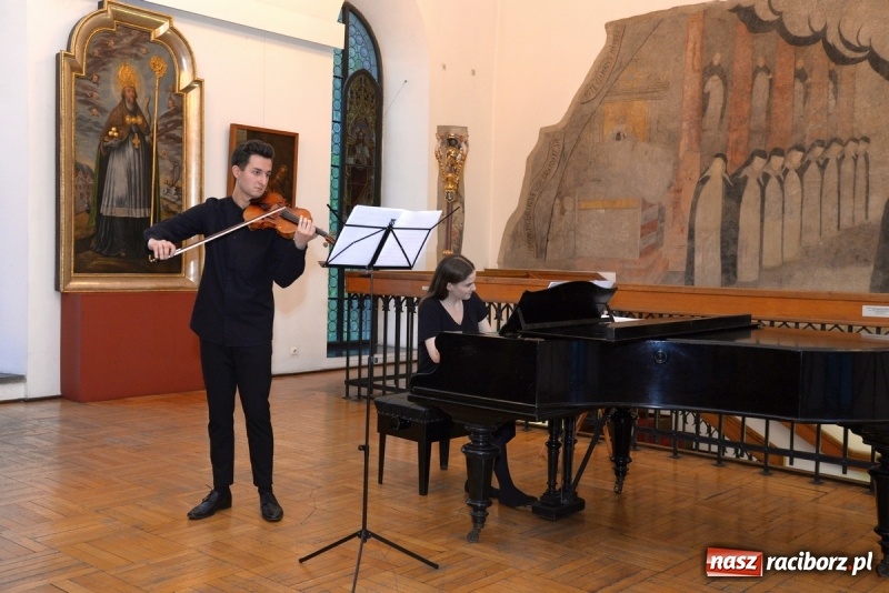 Zdjęcie w galerii na portalu naszraciborz.pl: Noc w raciborskim Muzeum ze starą fotografią wiadomości z regionu