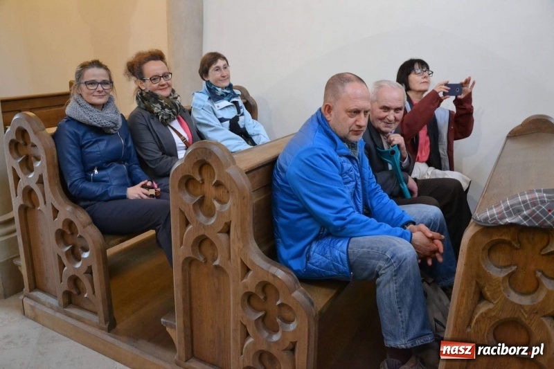 Zdjęcie w galerii na portalu naszraciborz.pl: Żeńska Orkiestra Kameralna zagrała w kaplicy zamkowej  wiadomości z regionu