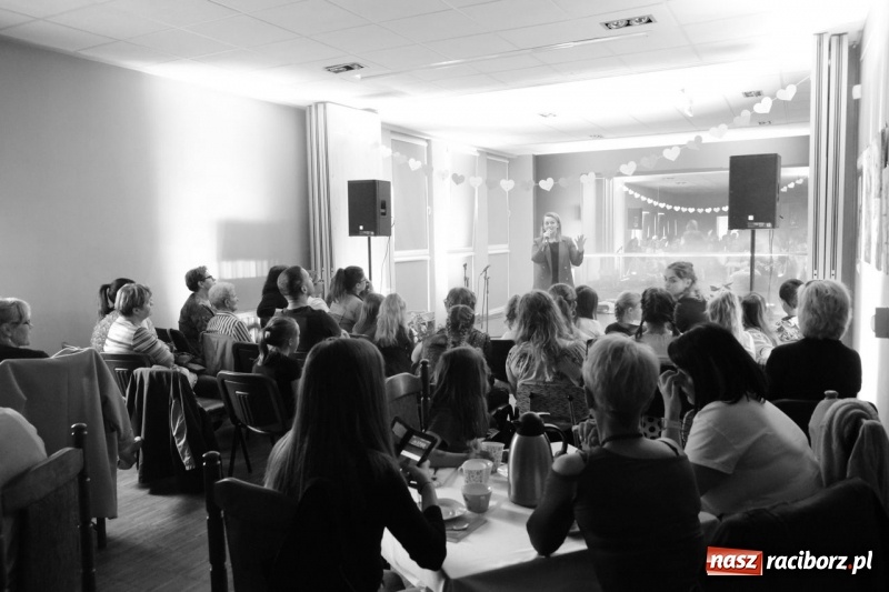 Zdjęcie w galerii na portalu naszraciborz.pl: Dla Ciebie Mamo w Kuźni Kultury  wiadomości z regionu
