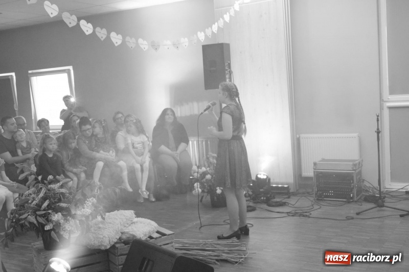 Zdjęcie w galerii na portalu naszraciborz.pl: Dla Ciebie Mamo w Kuźni Kultury  wiadomości z regionu