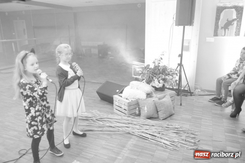 Zdjęcie w galerii na portalu naszraciborz.pl: Dla Ciebie Mamo w Kuźni Kultury  wiadomości z regionu