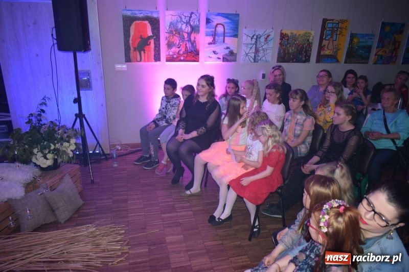 Zdjęcie w galerii na portalu naszraciborz.pl: Dla Ciebie Mamo w Kuźni Kultury  wiadomości z regionu