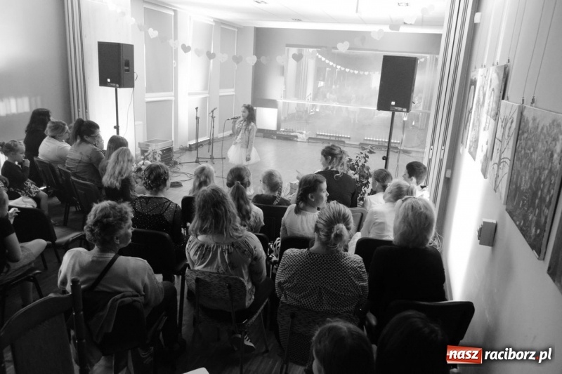 Zdjęcie w galerii na portalu naszraciborz.pl: Dla Ciebie Mamo w Kuźni Kultury  wiadomości z regionu