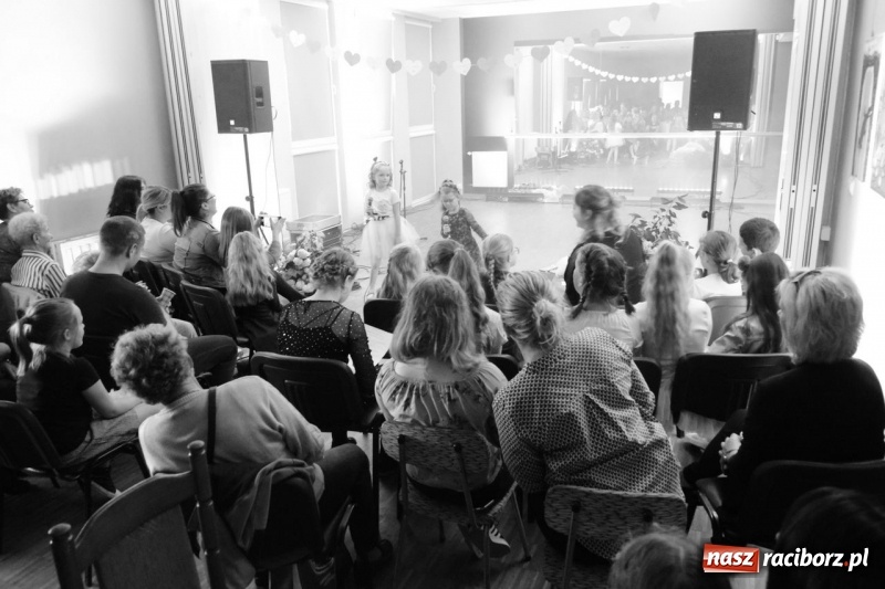 Zdjęcie w galerii na portalu naszraciborz.pl: Dla Ciebie Mamo w Kuźni Kultury  wiadomości z regionu