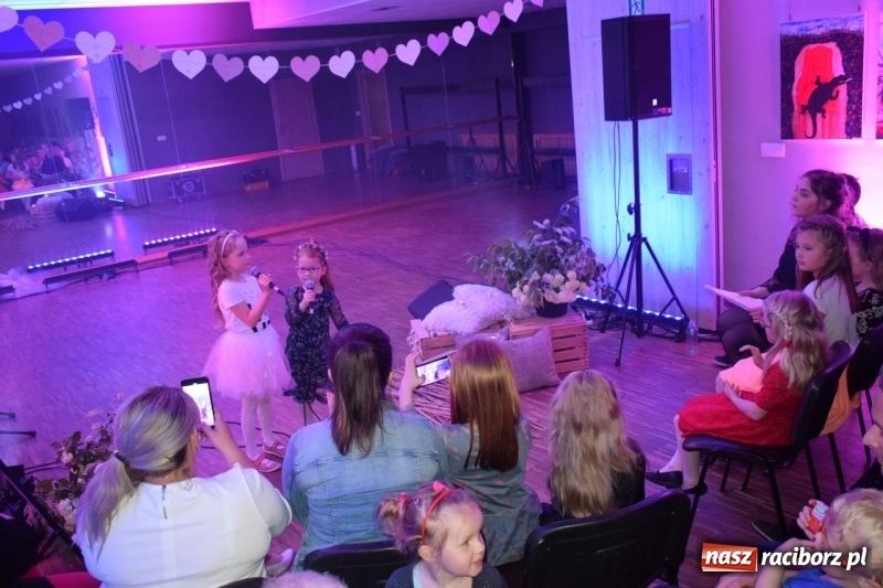 Zdjęcie w galerii na portalu naszraciborz.pl: Dla Ciebie Mamo w Kuźni Kultury  wiadomości z regionu