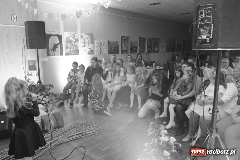 Zdjęcie w galerii na portalu naszraciborz.pl: Dla Ciebie Mamo w Kuźni Kultury  wiadomości z regionu