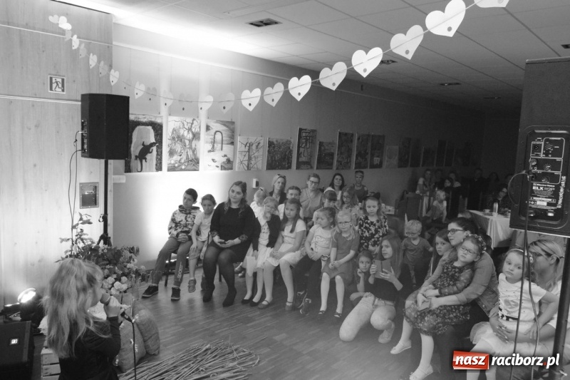 Zdjęcie w galerii na portalu naszraciborz.pl: Dla Ciebie Mamo w Kuźni Kultury  wiadomości z regionu