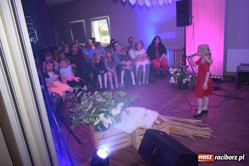 Zdjęcie w galerii na portalu naszraciborz.pl: Dla Ciebie Mamo w Kuźni Kultury  wiadomości z regionu