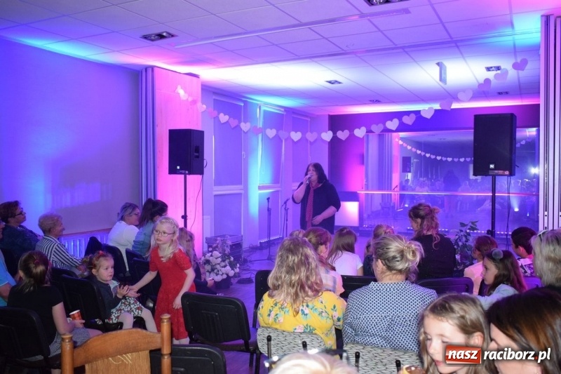 Zdjęcie w galerii na portalu naszraciborz.pl: Dla Ciebie Mamo w Kuźni Kultury  wiadomości z regionu