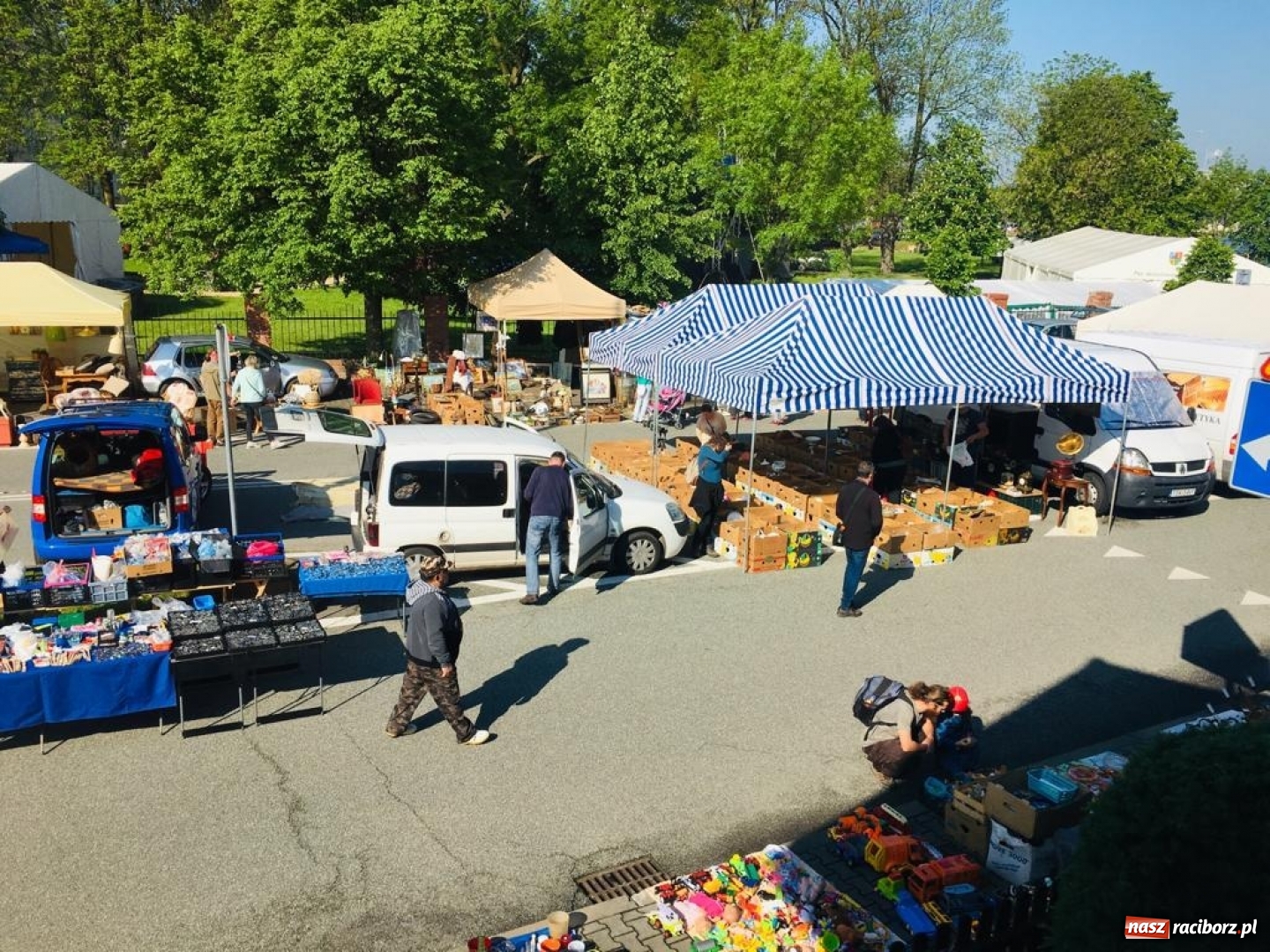 Zdjęcie w galerii na portalu naszraciborz.pl: Ruszył dwudniowy jarmark w Chałupkach  wiadomości z regionu