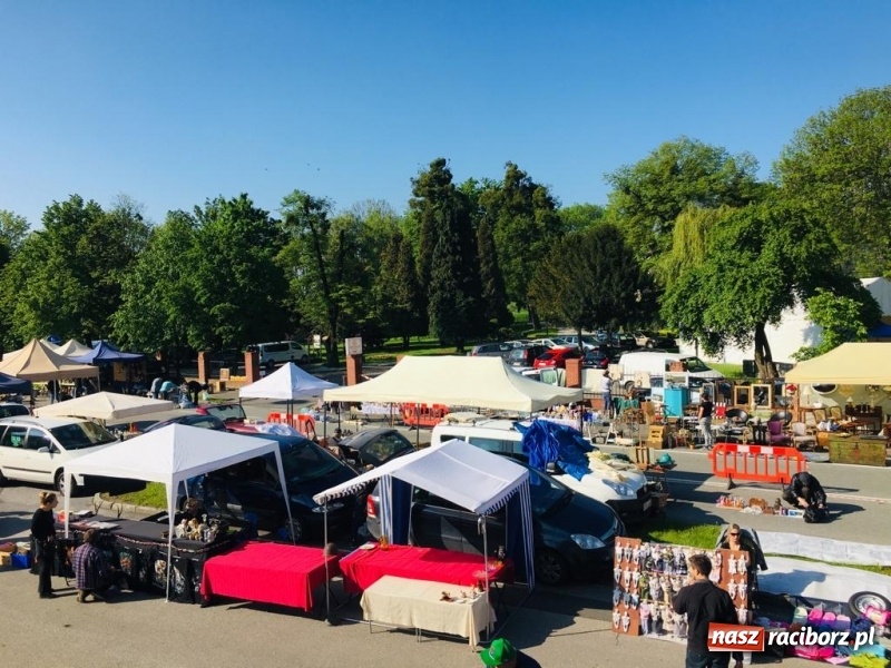Zdjęcie w galerii na portalu naszraciborz.pl: Ruszył dwudniowy jarmark w Chałupkach  wiadomości z regionu