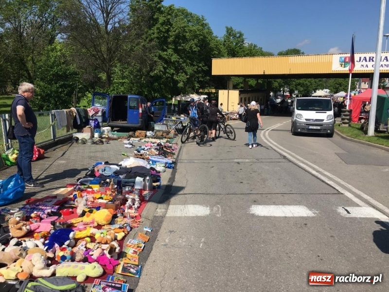 Zdjęcie w galerii na portalu naszraciborz.pl: Ruszył dwudniowy jarmark w Chałupkach  wiadomości z regionu