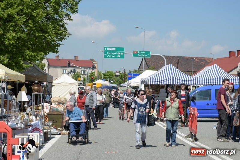 Zdjęcie w galerii na portalu naszraciborz.pl: Ruszył dwudniowy jarmark w Chałupkach  wiadomości z regionu