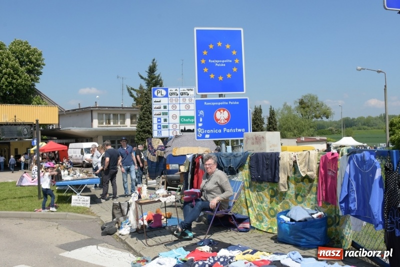 Zdjęcie w galerii na portalu naszraciborz.pl: Ruszył dwudniowy jarmark w Chałupkach  wiadomości z regionu