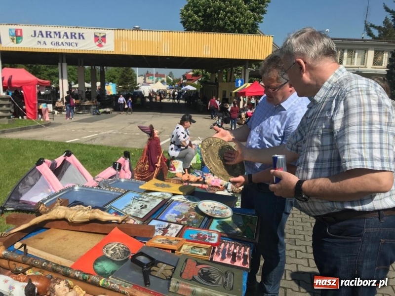 Zdjęcie w galerii na portalu naszraciborz.pl: Ruszył dwudniowy jarmark w Chałupkach  wiadomości z regionu