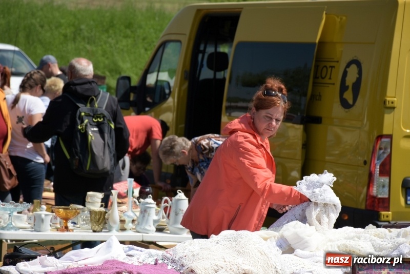 Zdjęcie w galerii na portalu naszraciborz.pl: Ruszył dwudniowy jarmark w Chałupkach  wiadomości z regionu