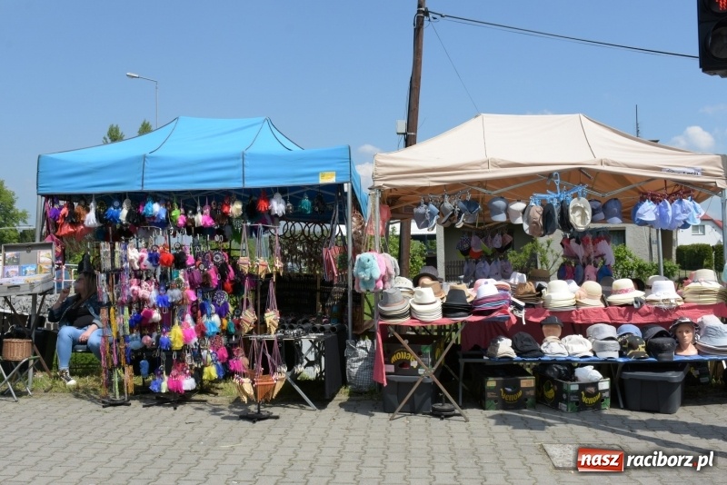 Zdjęcie w galerii na portalu naszraciborz.pl: Ruszył dwudniowy jarmark w Chałupkach  wiadomości z regionu
